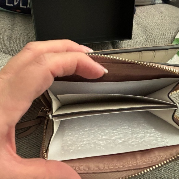 Brand New Kate Spade Knott small compact wallet - Kraft Paper - Picture 7 of 8